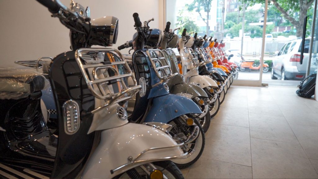 Royal Classic motorcycle shop - Modena Scooters